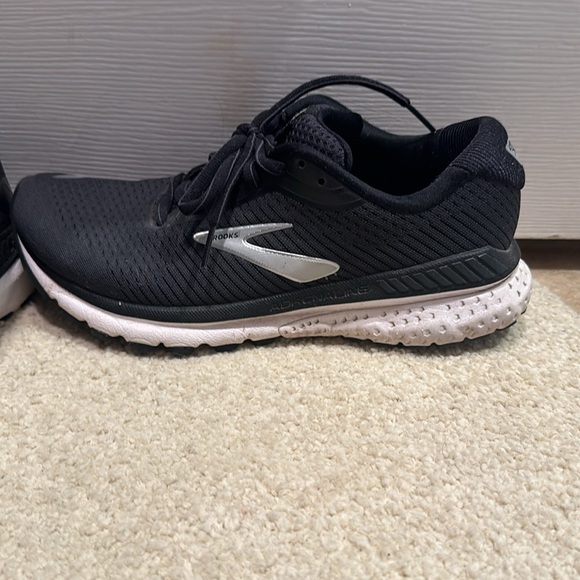 Black & White Brooks Adrenaline 20 - Picture 2 of 4